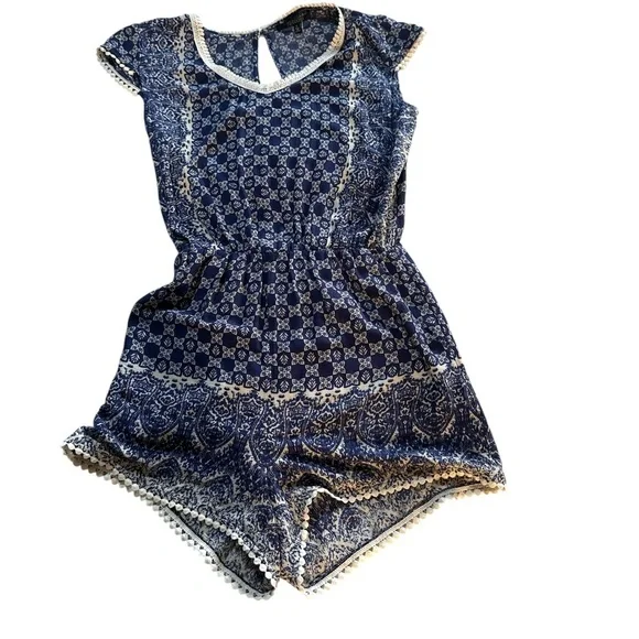 19 Cooper Blue and White Patterned beach style. - Picture 4 of 8